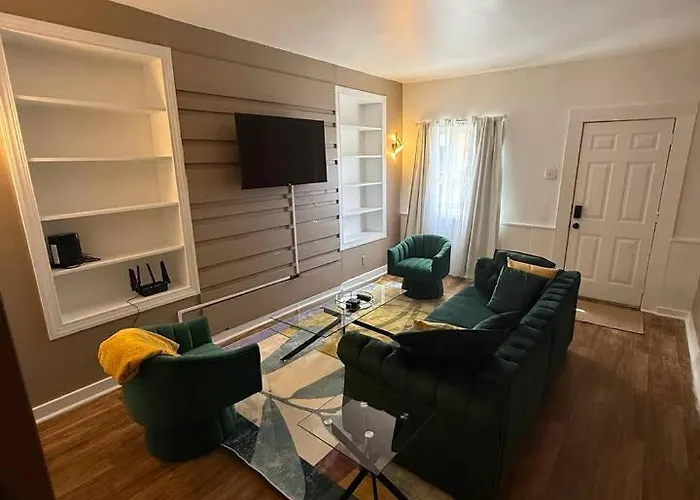 New * 3bd 2bath Free Parking W/ 500 Mpbs Wi-fi Holiday home *