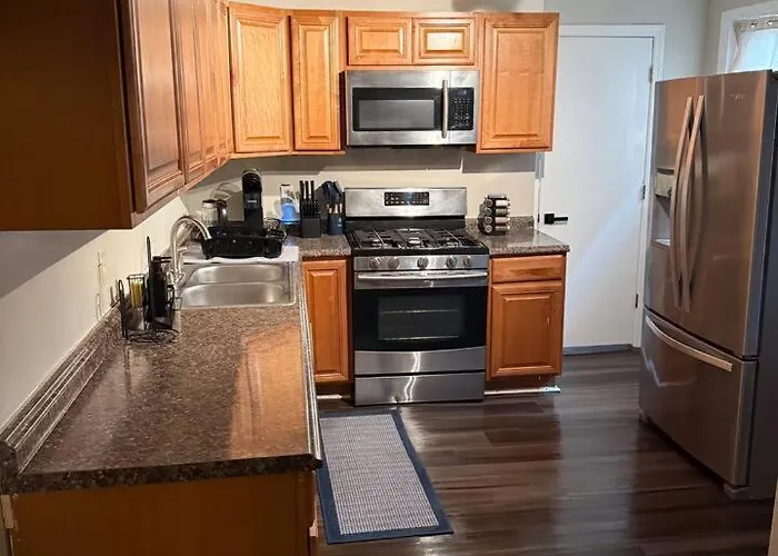 New * 3bd 2bath Free Parking W/ 500 Mpbs Wi-fi