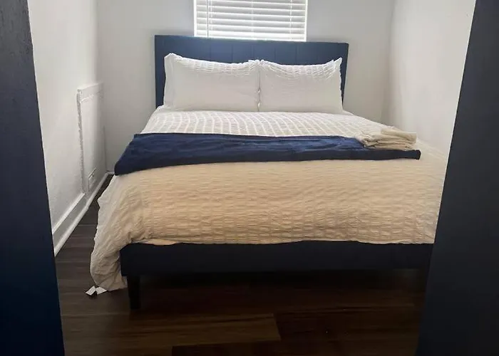 New * 3bd 2bath Free Parking W/ 500 Mpbs Wi-fi